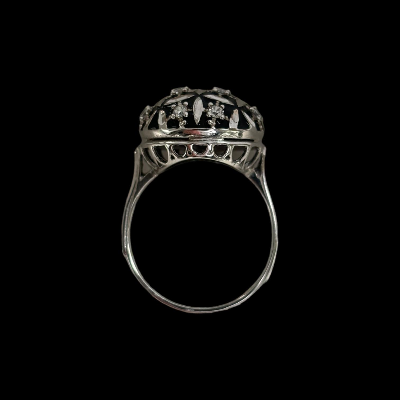 18k White Gold Black Enamel and Zirconium Ring - émail Noir Zircone Ring, UNGARI profile standing on black background