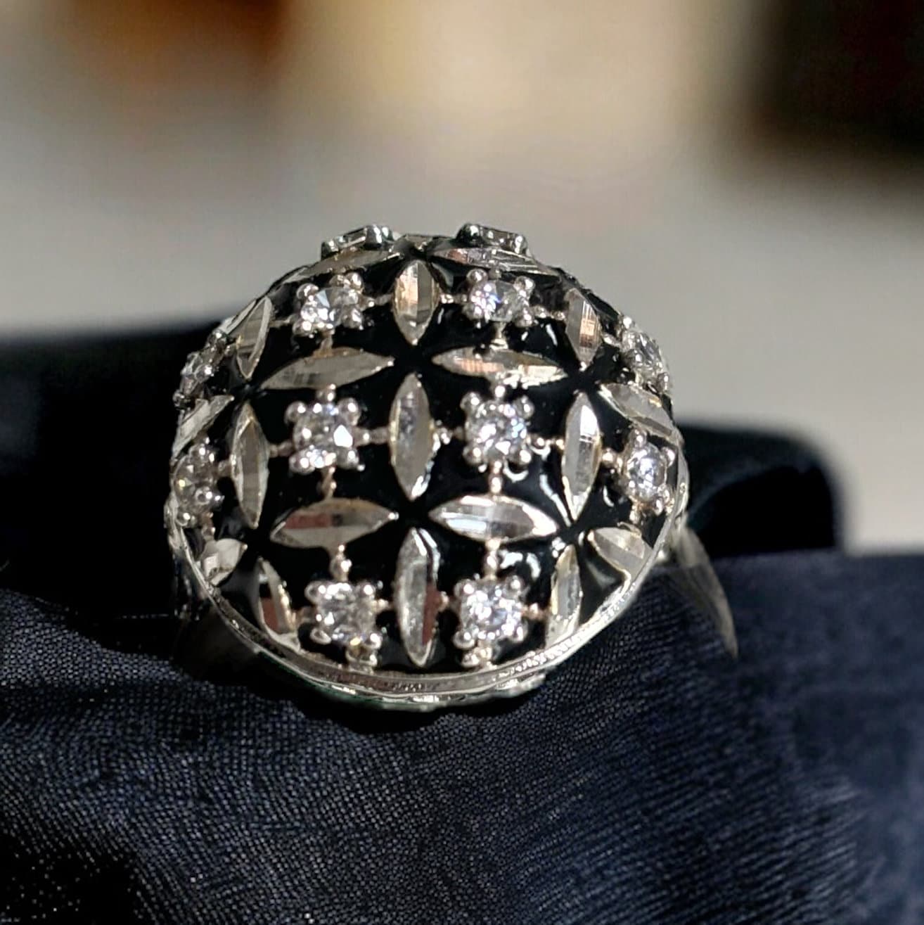 18k White Gold Black Enamel and Zirconium Ring - émail Noir Zircone Ring, UNGARI on black cover