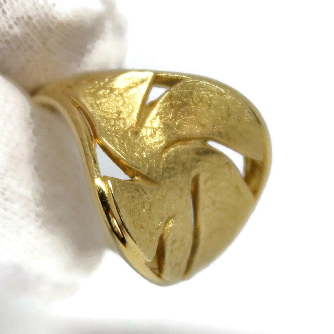 18k Yellow Gold Ring, the top has a matte finish surrounded by brilliant shiny gold - R. Mouzannar Jewelry