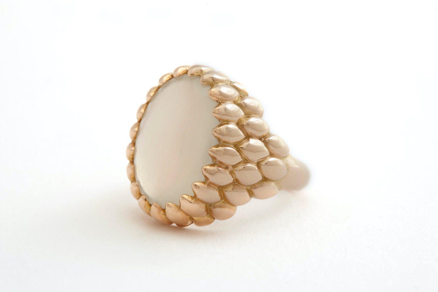 18k Gold White Agate Ring