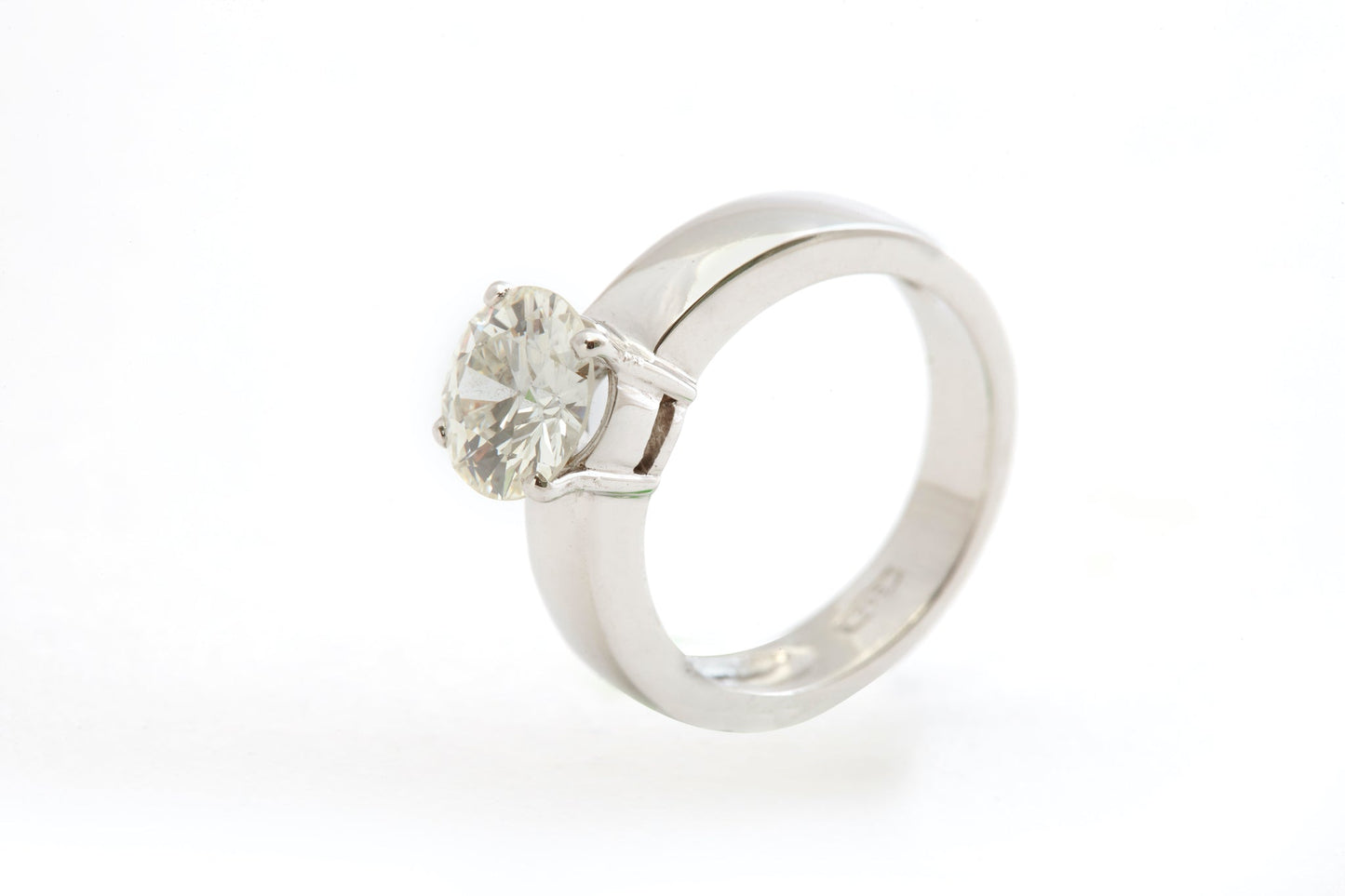 Ring White Gold With Diamond