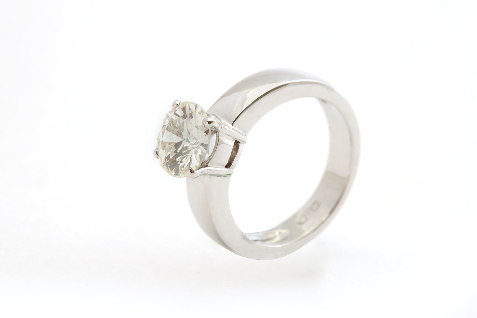 Ring White Gold With Diamond