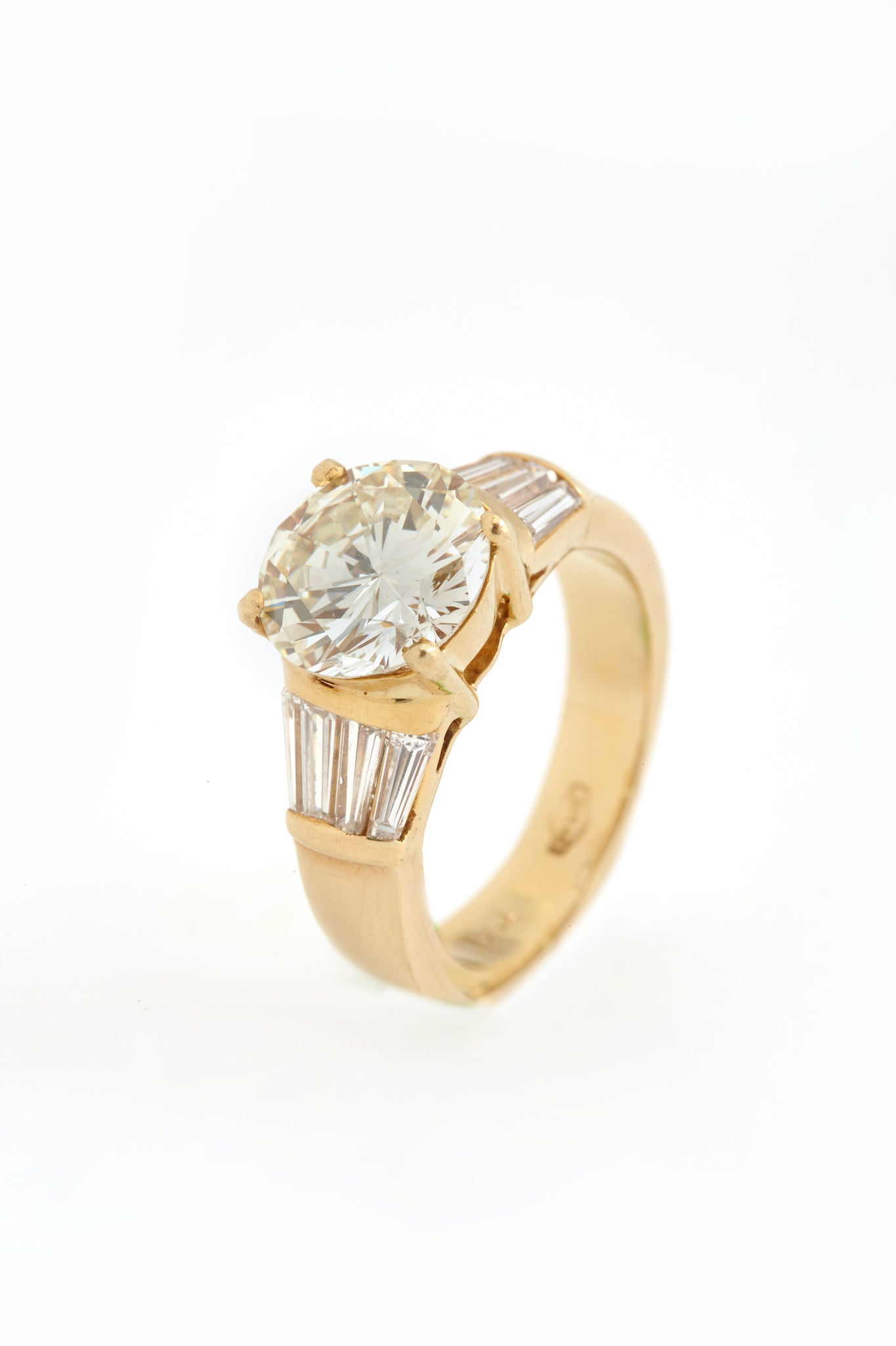 Ring Gold With Diamonds