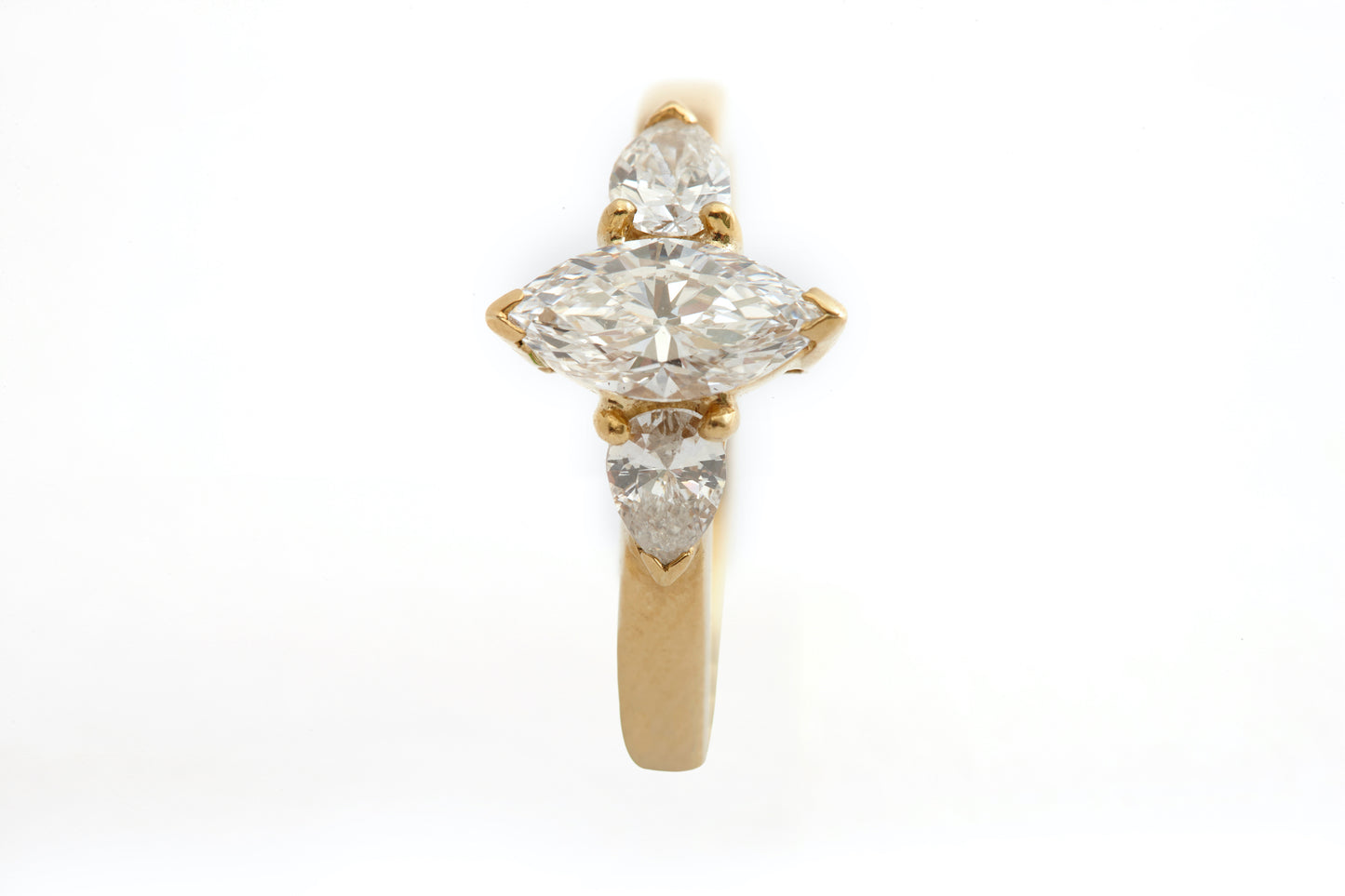 18k Yellow Gold Ring With Diamonds