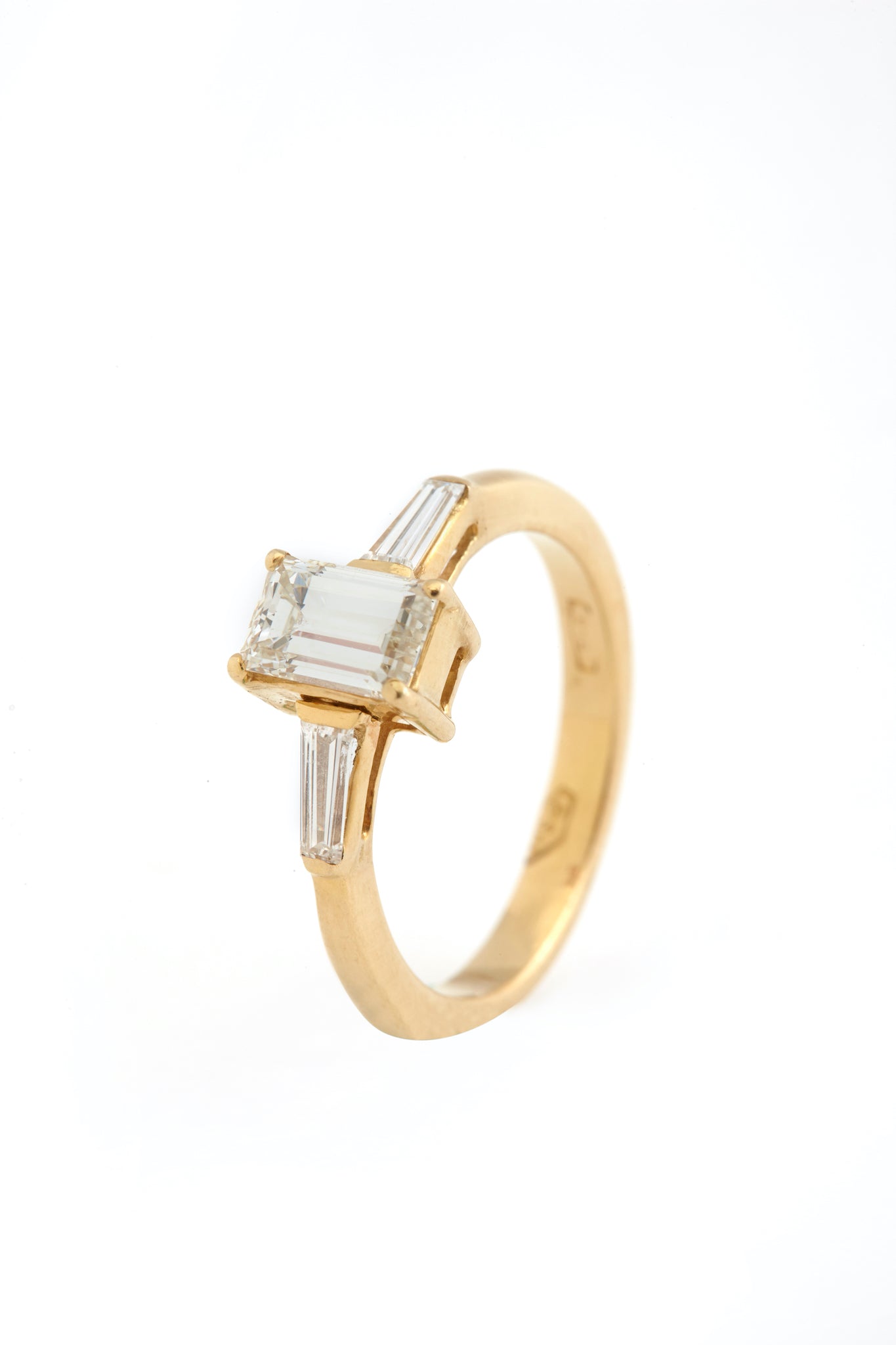 Ring Gold With Diamond