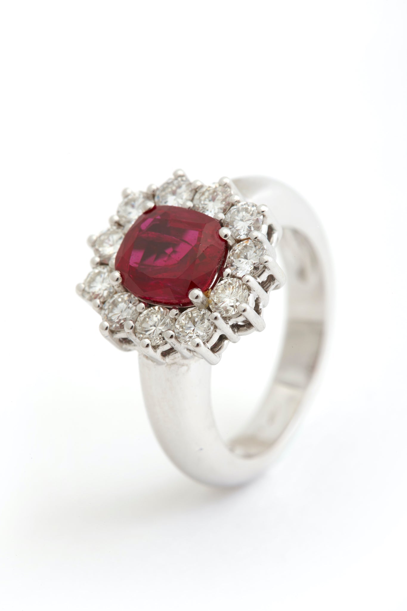 Ring White Gold With Diamond & Ruby
