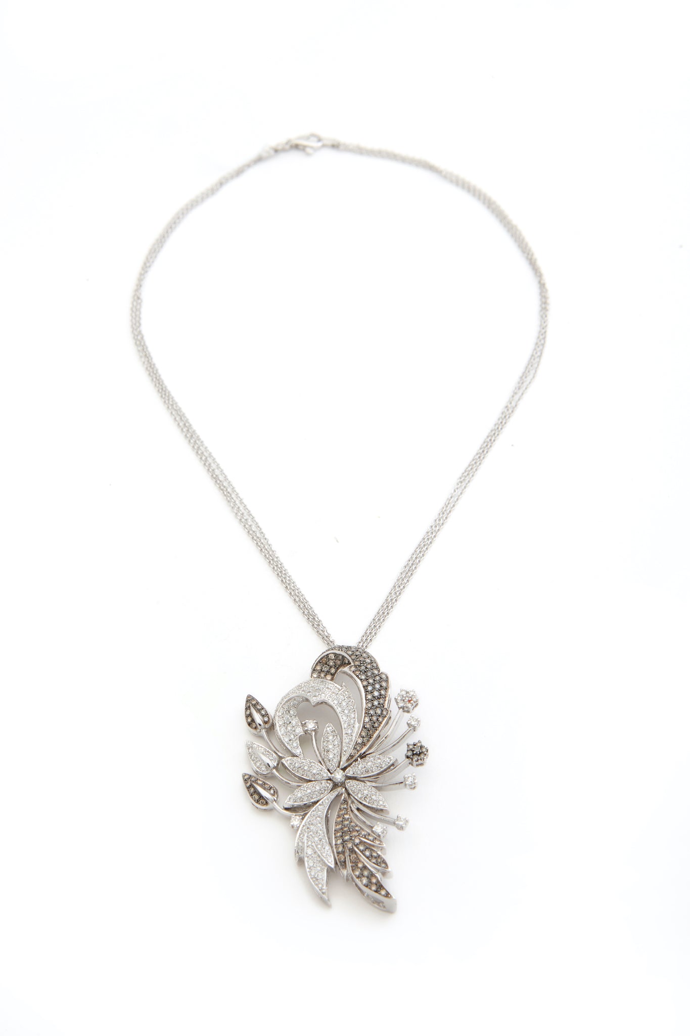 Necklace White and Black Gold and Diamonds