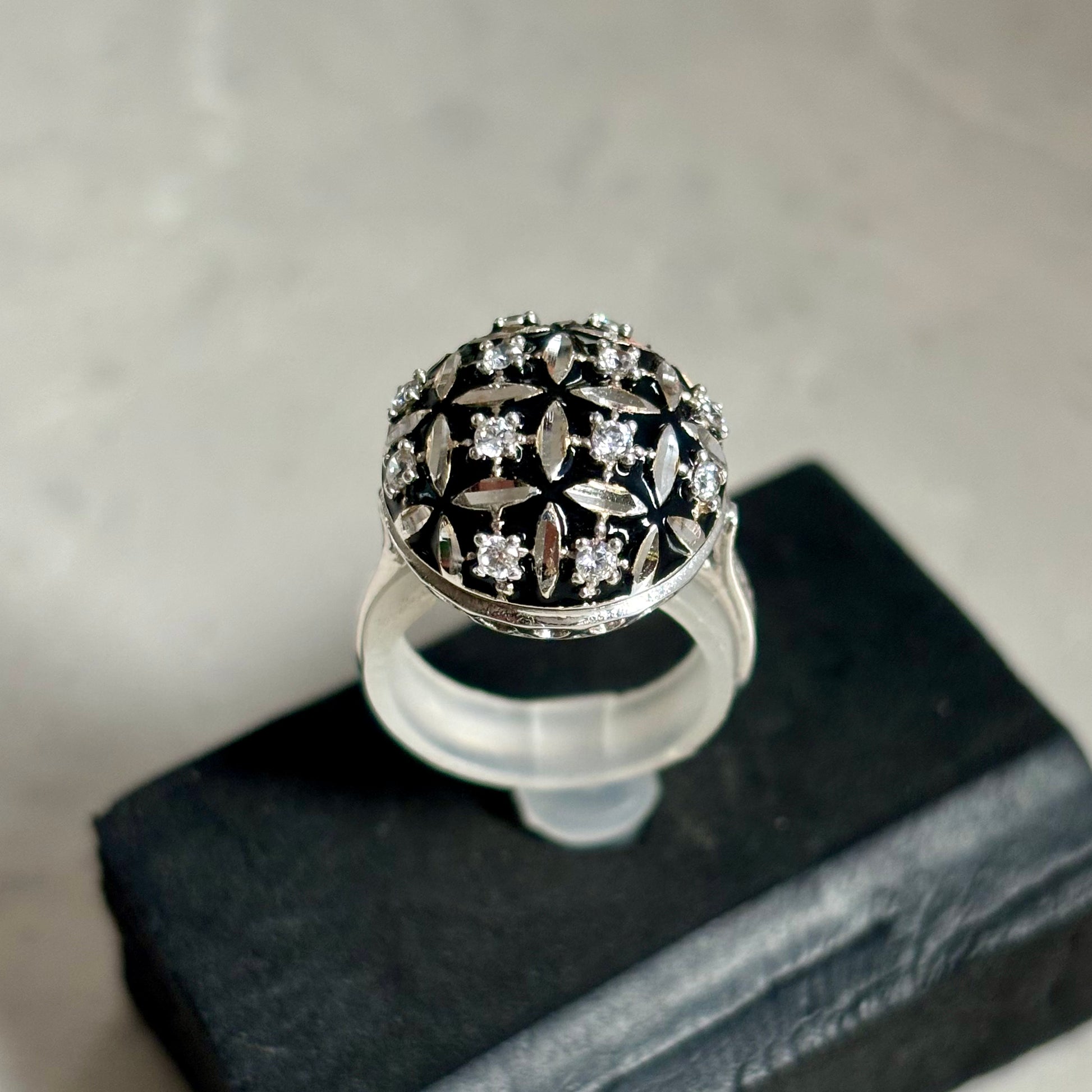 18k White Gold Black Enamel and Zirconium Ring - émail Noir Zircone Ring, UNGARI standing up displayed