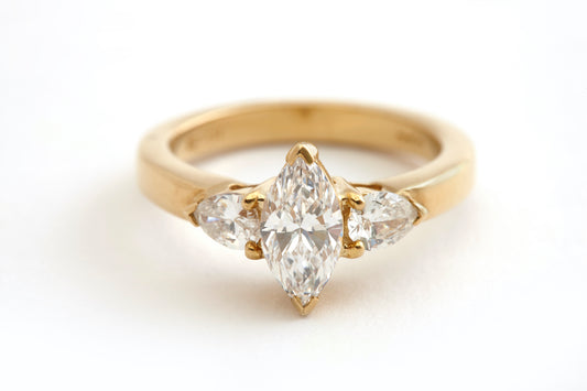 18k Yellow Gold Ring With Diamonds