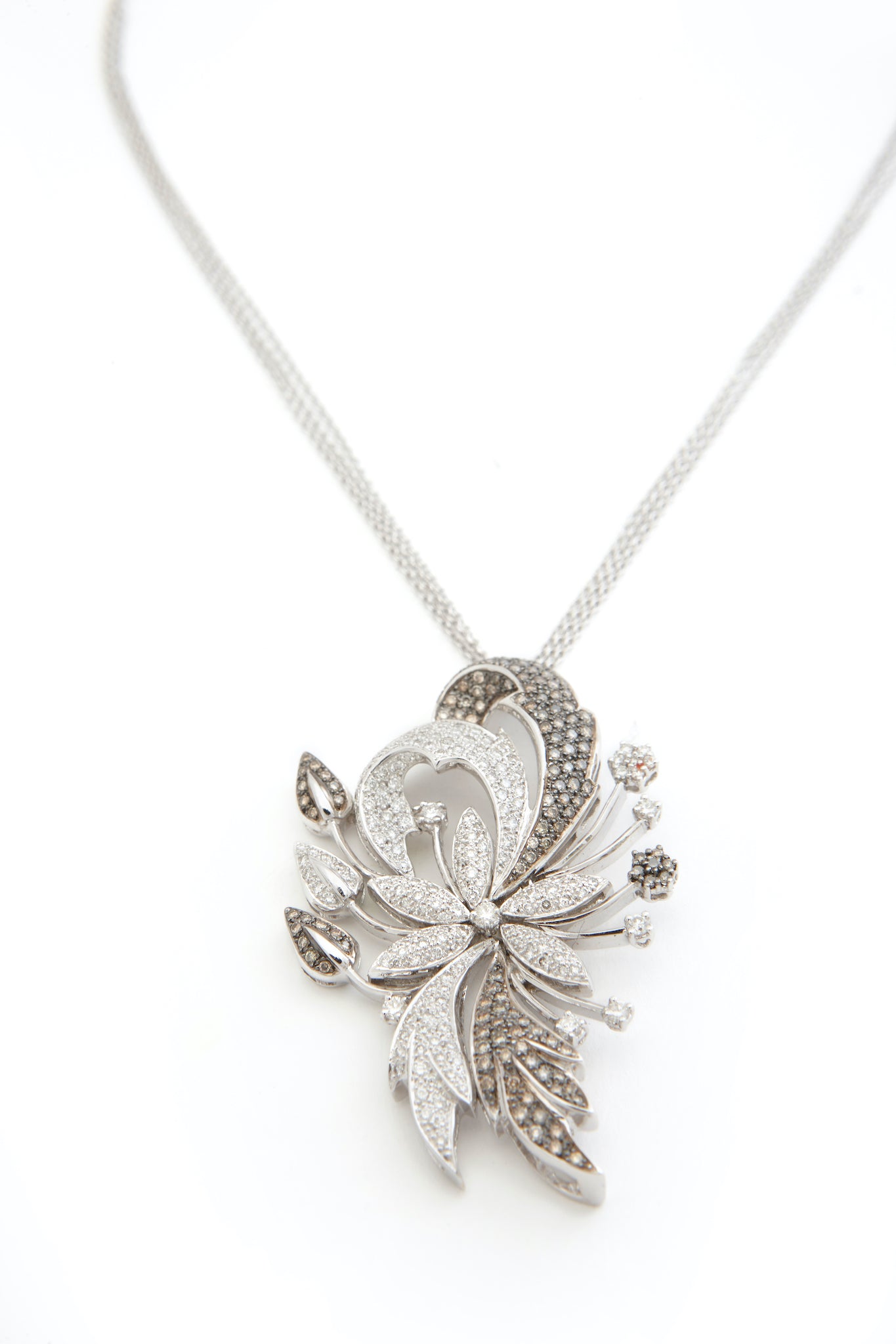 Necklace 18k White and Black Gold and Diamonds